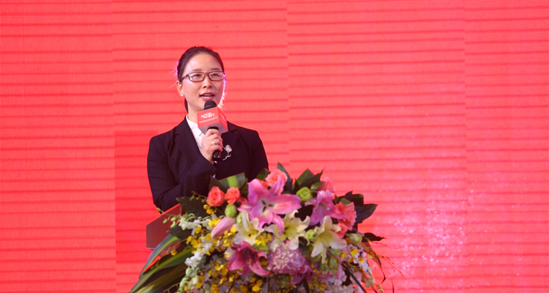 集團(tuán)客服中心客戶(hù)總監(jiān)湯靈靈做工作匯報(bào)